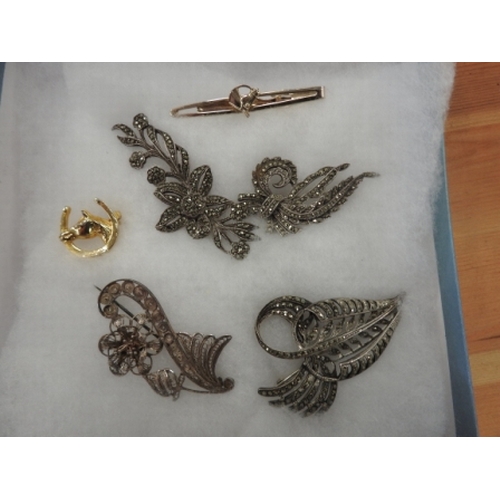 161 - 6 Brooches (4 Silver)