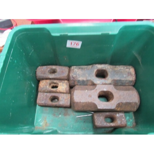 176 - Box 4 lump hammer heads & 2 sledge hammer heads