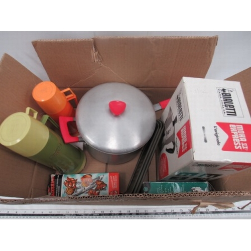 91 - Box of vintage kitchen items & thermos flasks