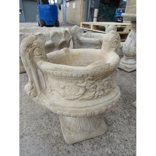 583 - Two-handled urn - large decorative 2 handled urn