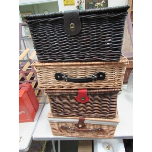 1 - 4 Wicker picnic baskets