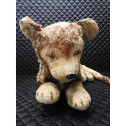 206 - Vintage lion in poor condition