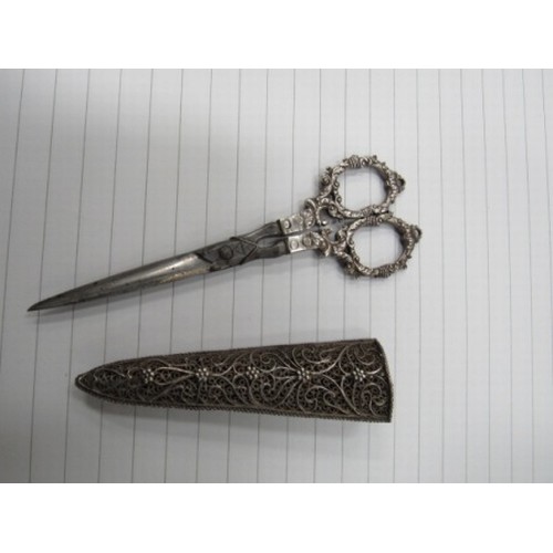 588 - Victorian Scissor & Filigree Holder