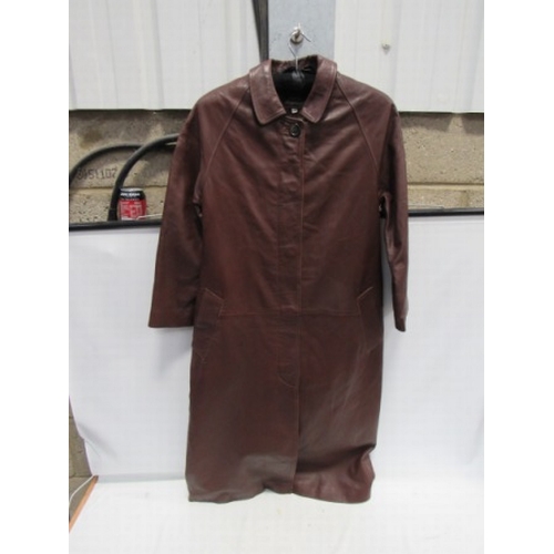 546 - Size 10 Ladies Leather Coat 120cms