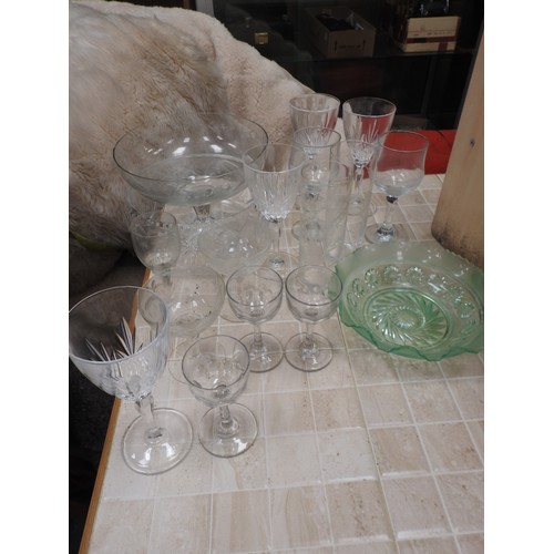 550 - Qty of Glassware