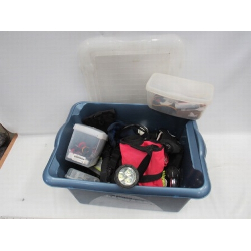 105 - box of diving items