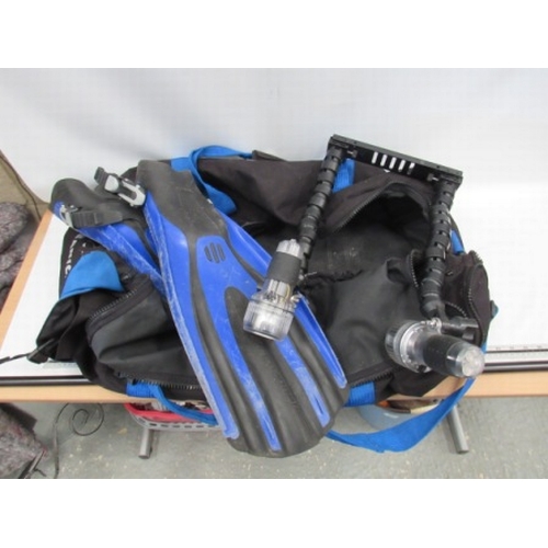 112 - Diving bag, light etc