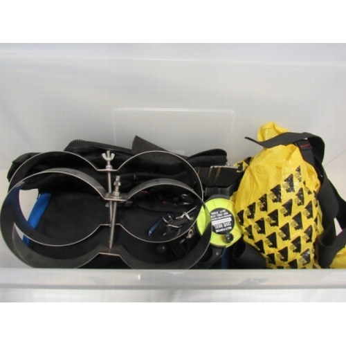 160 - Box of diving items