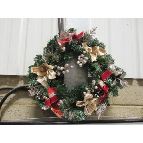 549 - 50cm Magnolia Bauble and Foliage wreath with Bows. Champagne/ Burgandy