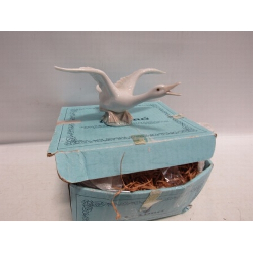 242 - Lladro 1264 Geese