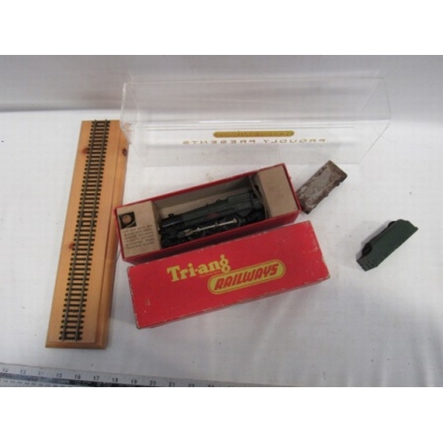 249 - Hornby/ Triang Princess Elizabeth in box & presentation case (AF)