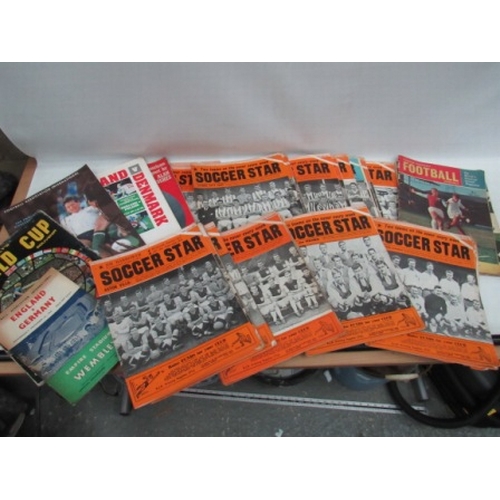 389 - Box of vintage football programmes & mags