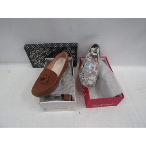 391 - 2 pairs of ladies shoes size 7/8