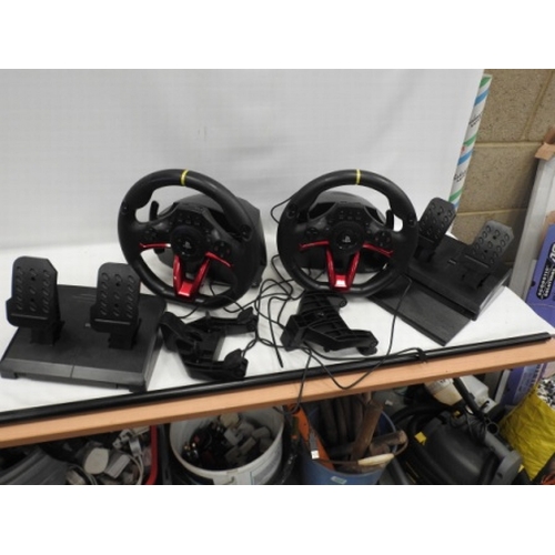 453 - 2 sets of steering wheel, pedals for PlayStation not used