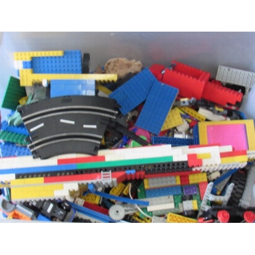 411 - Box of lego