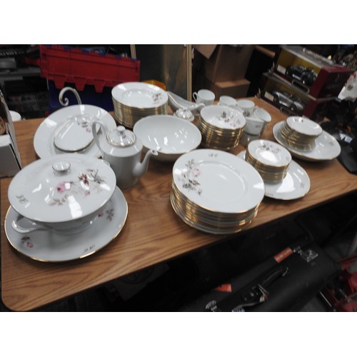 42 - Large quantity of limoges Rosa De Monaco, personalised with the initials RT. Commissioned in 2006 at... 