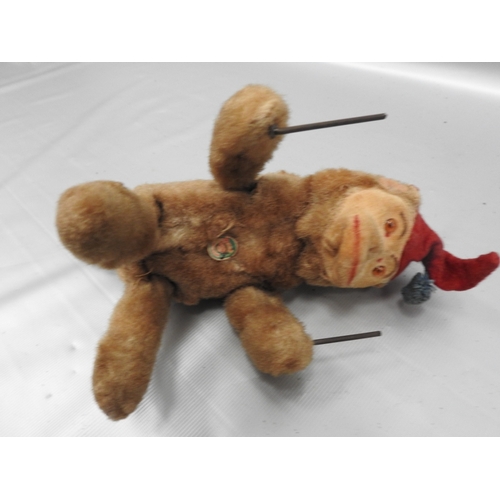 32 - Vintage German clockwork bear