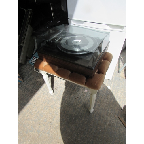 649 - Record player + 1960's stool