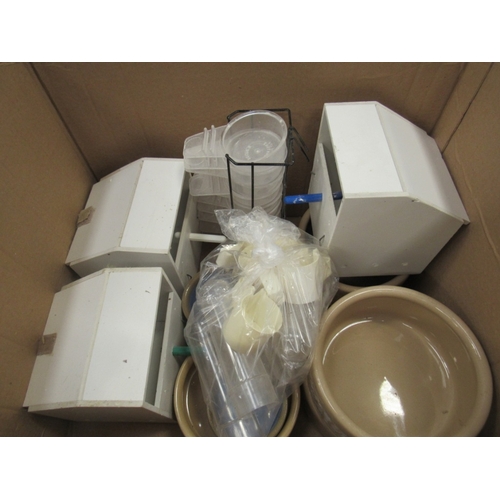 657 - Qty of feed bowls + water bottles etc