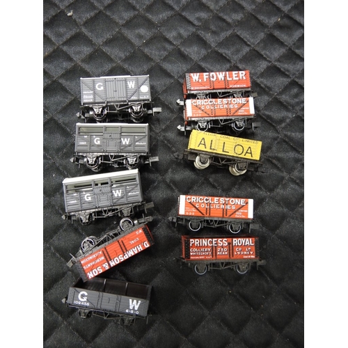 391 - 10 N gauge wagons