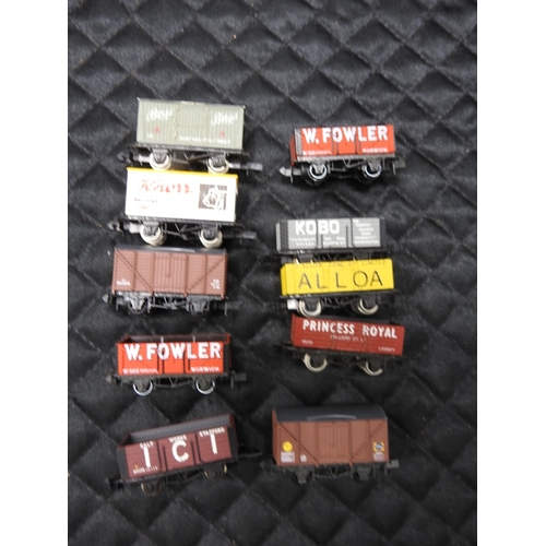 392 - 10 N gauge wagons