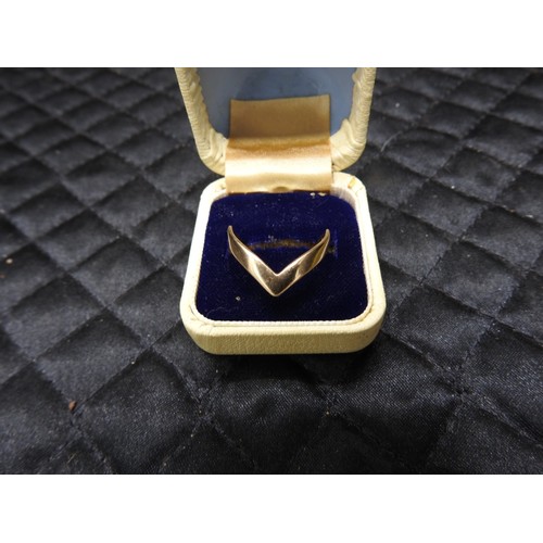 374 - 9ct gold ring