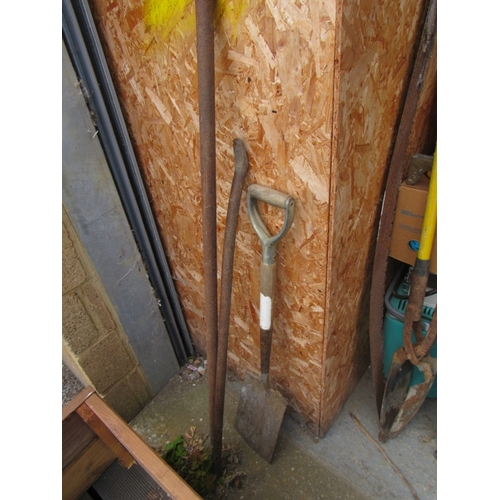 109 - 2 iron  bars & spade