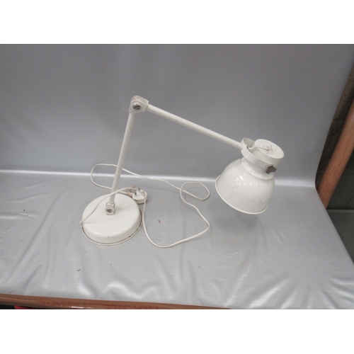 296 - Angle lamp