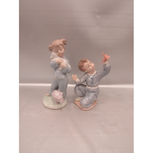 401 - 2 Nao figurines A/F