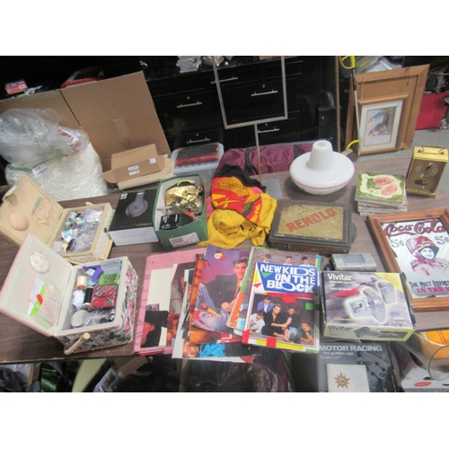 126 - Bag of collectables, job lot