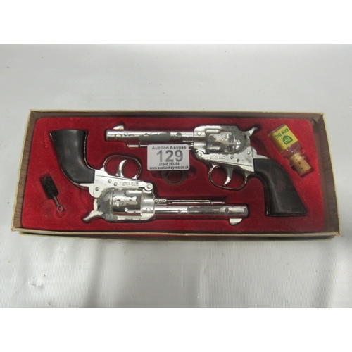 129 - Vintage BCM outlaw kid presentation set - cap guns