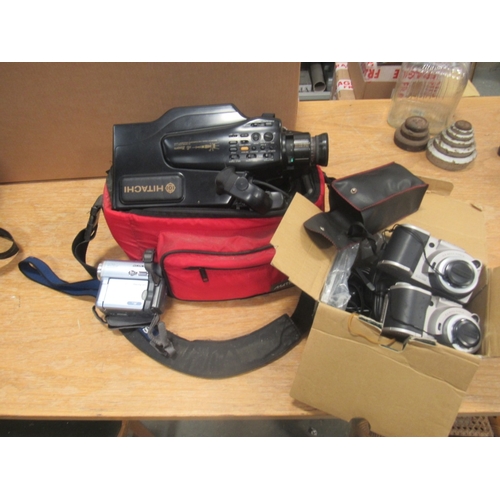 187 - 2 Camcorders + 2 digital cameras