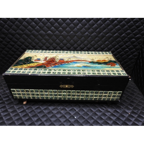 32 - Musical jewellery box