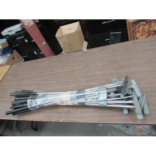 619 - Qty of putters