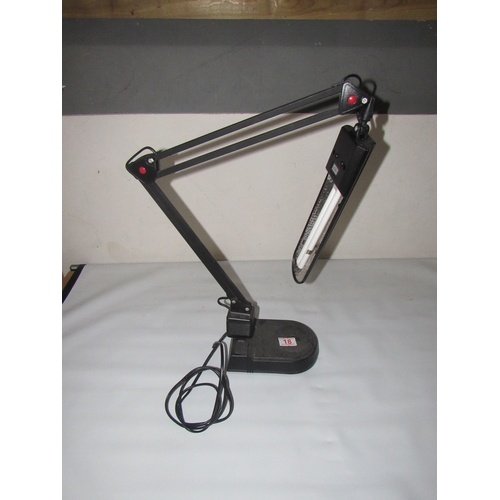 18 - Angle lamp
