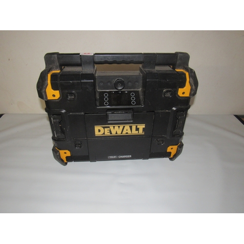 22 - Dewalt radio