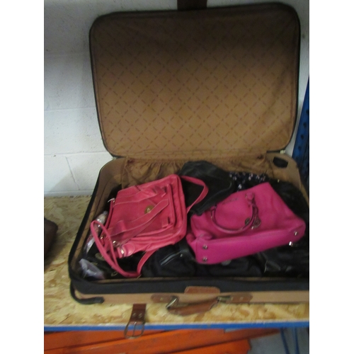 39 - Qty of handbags
