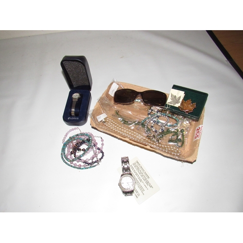 265 - Costume jewellery