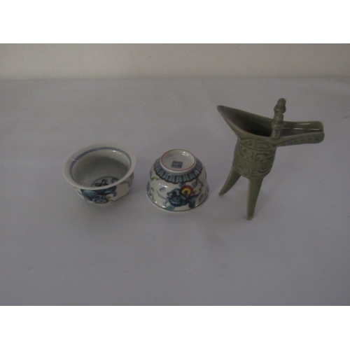 255 - 2 Small oriental bowls