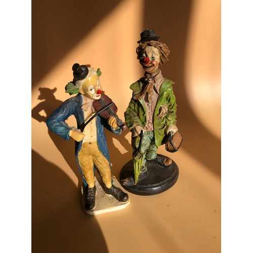 220 - 2 Clown figures
