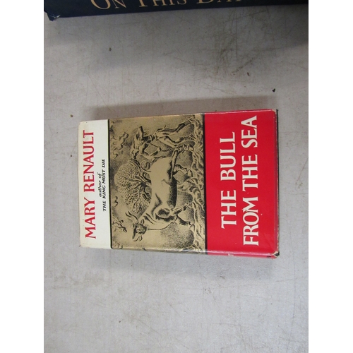 267 - Mary Renault - The Bull from the sea book