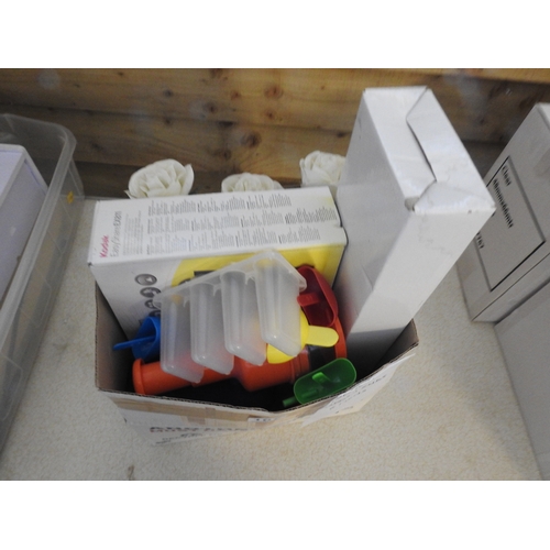282 - Box of odds & ends (8 items)