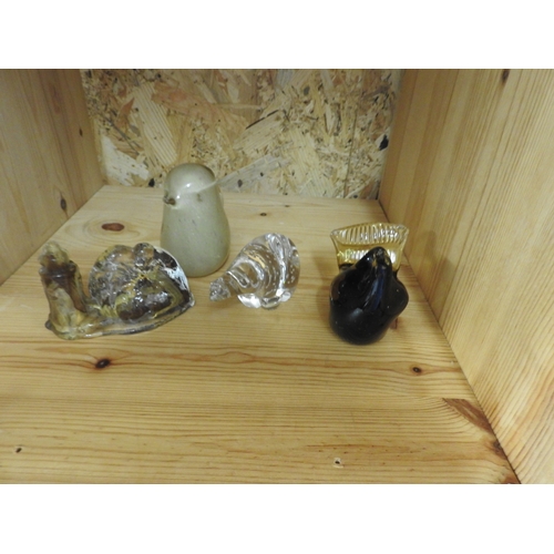 285 - Qty of paperweights