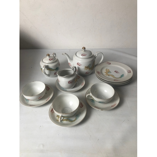 292 - 9 Pieces Japanese 'Lucky' porcelaine, tea pot a/f