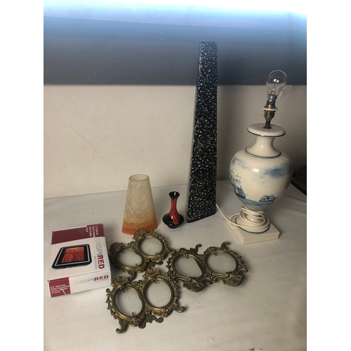 293 - 3 Vases + lamp + picture frames