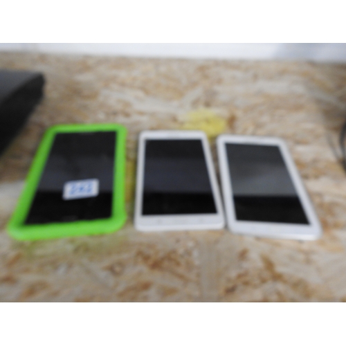 242 - 3 Samsung tablets