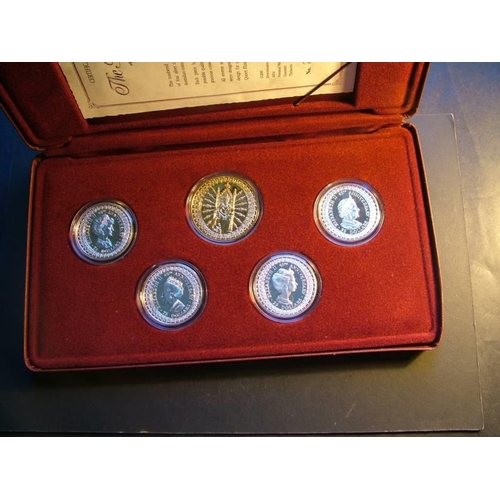 207 - AUSTRALIA.  $25, 1992, “Royal Ladies”, set of four coins, plus silver-gilt medallion, in plush case,... 