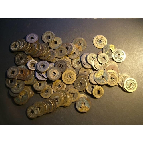 231 - CHINA.  Lot of 113 cast brass 1 cash, including Sheng Tsu (1662-1722), K’ang-hsi T’ung-pao, Board of... 