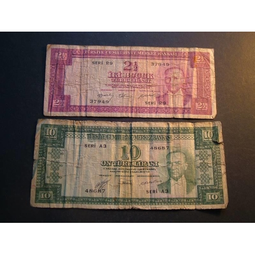 67 - TURKEY.  2½ Lira, L.1930 (15.7.1952), P-150a, VG and 10L, L.1930 (8.6.1959), P-156a, Good, tears.  (... 