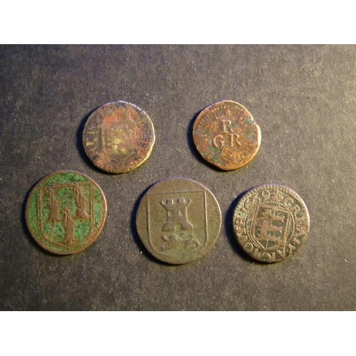 372 - Tradesmen’s Tokens – 17th Century.  Norfolk, King’s Lynn, ¼d, KINGS LYN FARTHING 1669 / Arms, W-65, ... 